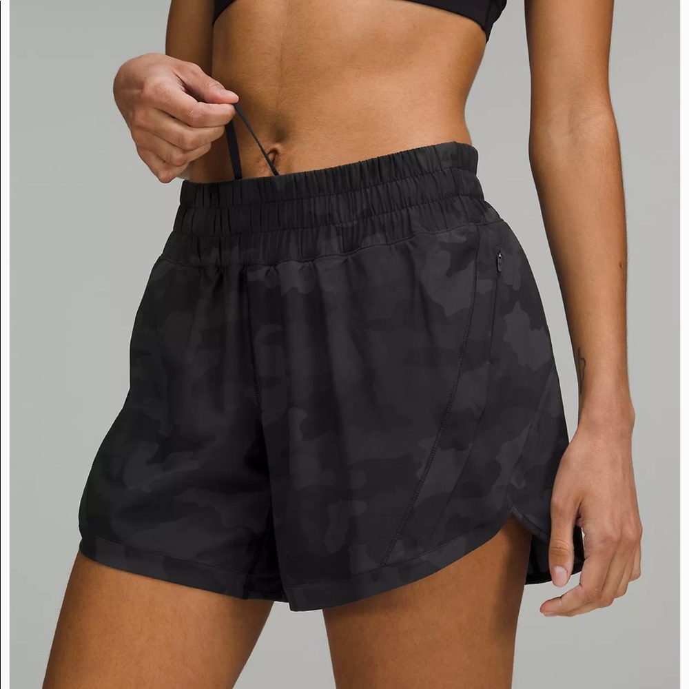LULULEMON Track That Mid Rose lined shorts in black camouflage size 8 - Picture 3 of 7